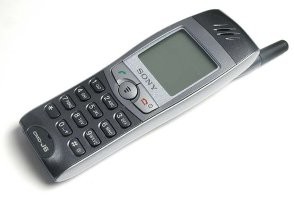 На нем можно было поставить любой записанный трек на звонок. "Трубку возьми, БЕРИ ТРУБКУ, Я ТЕБЕ ГОВОРЮ!!! Бери трубку, глухой чмошник! "