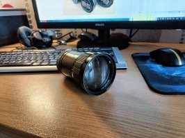 Я когда то в школе в 1987г.  учился на кинооператора осталась камера "Красногорск-3" и объектив "метеор".