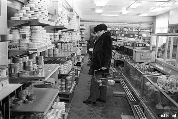 Дебил, фотографировать еду в моду ввели гораздо позже такие гении, как ты. А тогда фотографировали другие вещи.

Но 2 секунды поиска и вуаля.