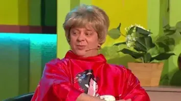 Мать чуть не зарезала парня, который бросил её дочь 8 Марта