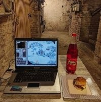 Ловлю диссонанс от таких фотографий. У героев 3 интерфейс управления и информации справа, а не слева
