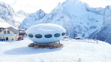 Есть у нас на Домбае и вроде еще где-то одна