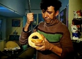 Да там и без него можно. 
Сейчас замки из говнолина делают. 
Легко ломаются. 
Как говорится, от честных людей.