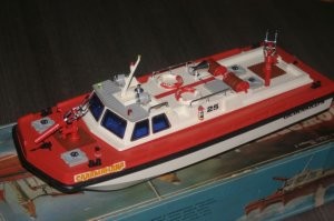 Современные игрушки у детей из богатых семей