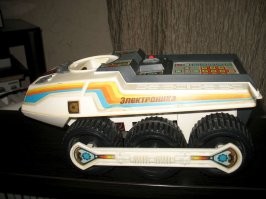 Современные игрушки у детей из богатых семей