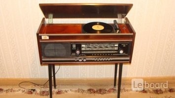 У, мажоры... А у меня был старенькая радиола на ножках Урал и только...
