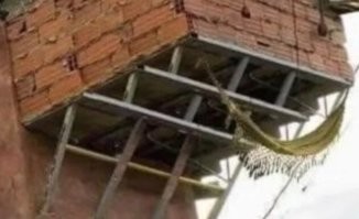 Это да, я о кривом фотожопе именно этой картинки. 
Присмотритесь к подпоркам.