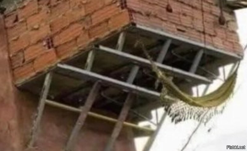 Это да, я о кривом фотожопе именно этой картинки. 
Присмотритесь к подпоркам.