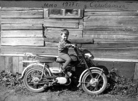 Вот это и есть настоящий моПЕД, с педалями. У двоюродного был такой, Ш-57 движок, мне попозже купили, с Ш-58, с кикстартером, технически это был моКИК, А потом уже пошли с Ш-62, 12 вольт, несравнимо было насчет зажигания и фар, Верховина - 7, Карпаты...