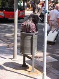 ЕСвские сатанисты любят такое.
на того укровояку похожа..который без ног и руки зигу кидай
