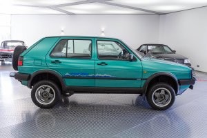 По-моему, больше напоминает VW Country.