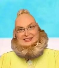 Про Малышеву звиздёж. Все знают, что у неё дочь. Очень, кстати, на неё похожая.