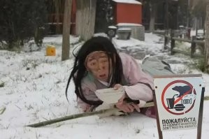 В Китае закормили нищего-аниматора