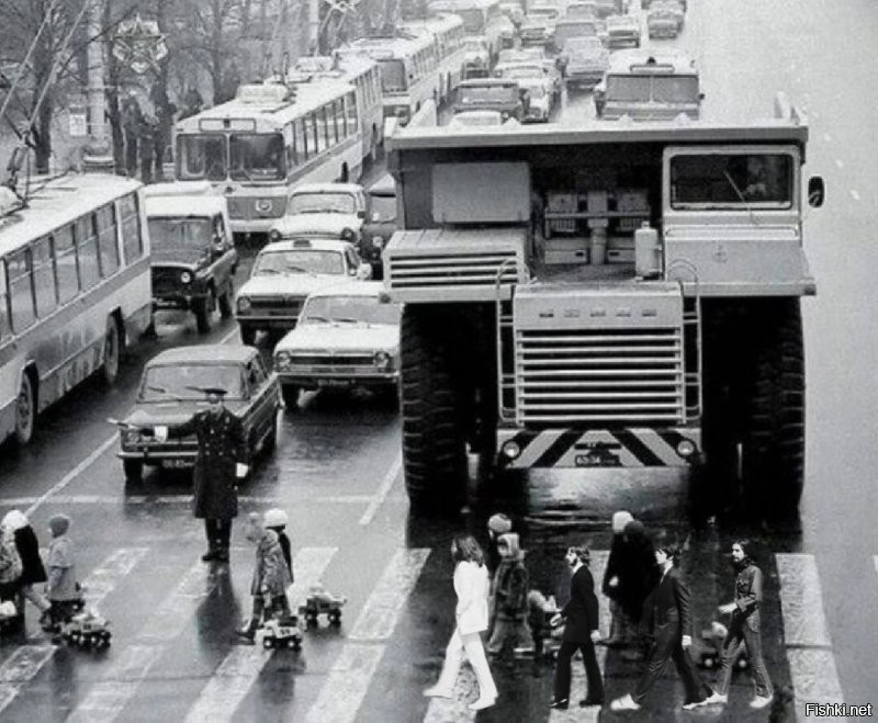 Оригинал фотографии для обложки альбома "Abbey Road" британской рок-группы The Beatles, до обработки и ретуши.
