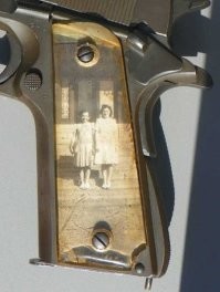 У солдат из разведки были пистолеты.