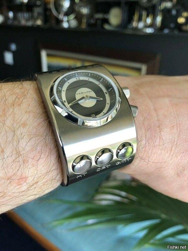 В Космической Одиссее были прикольные часы марки Гамильтон. Кстати, их потом выпускали несколько раз ограниченным тиражом.