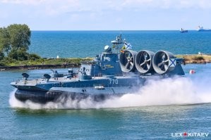два года на этой "подушке" служил...
Вот где Мощь!