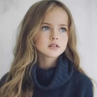 А вот наша девочка. Без всяких конкурсов делает карьеру в модельном бизнесе. Начала с 4 лет, сейчас ей 18. И это нормально, если родители не сумасшедшие. Родителя, думаю, многие узнают.