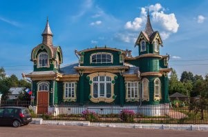 Добавлю немножко.
1.Дом народного Умельца М. И. Колохина. Иваново.
2. Дом купца Шорина. Гороховец.
3. Дом Козловых. Мстёра.