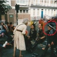 Ассистент режиссера выбирает  Джейсона Стэйтема на роль в фильме Карты, деньги, 2 ствола