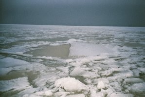Пожалуйста, вот море. Белое.