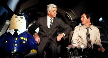 В том числе и комедия "Аэроплан", по мотивам вполне себе серьёзной книги "Посадочная полоса 08"