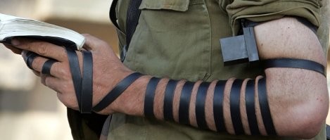 А я всегда думала что это еврейская тема, но недобитая. Тфилин.