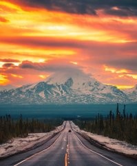 Поисковик говорит, что это Вулкан Драм, Аляска  , США