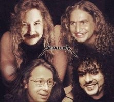 А чё, Варум мутила с чуваком из Metallica? Вон же он, справа сверьху.