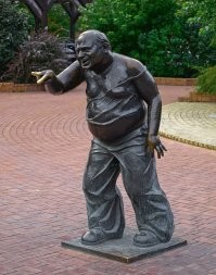 Сможете ли вы угадать, кого изображают эти убогие статуи?