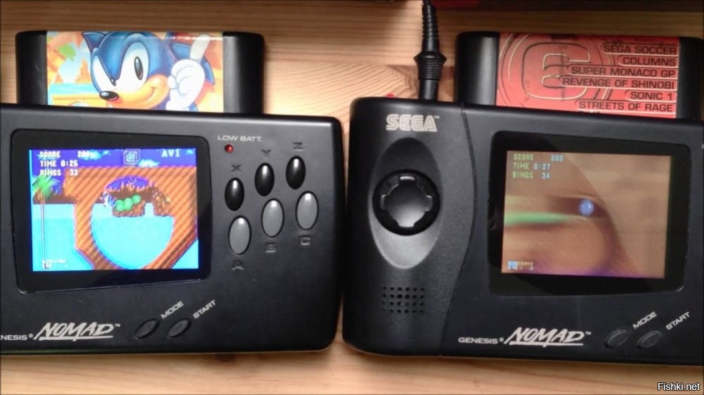 SEGA NOMAD - портативная версия приставки Mega Drive, работающая на картриджах от стационарной. Там был цветной дисплей (что было ОЧЕНЬ круто для тех времён), и можно было играть во ВСЕ игры стационарной приставки Mega Drive / Genesis. Единственный реальный конкурент - Nintendo Game Boy - на момент актуальности отставал от Nomad.

Этот гаджет был поистине легендарным, в продаже я у нас ни разу не видел, у знакомых тоже ни у кого не было. Но мы знали, что такой гаджет существует (хотя, не все в это верили). И только спустя годы я уже в интернете прочитал про эту приставку, что она реально выпускалась в то время. 

А в середине 90-х - любой подросток в России продал бы душу дьяволу за такую вещь!