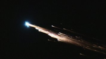 Это падение станции Мир.
Когда я увидел видео из Комсомольска-на-Амуре, то грешным делом подумал, что МКС  навернулась...

Может какой старый спутник образцово-показательно сбили?