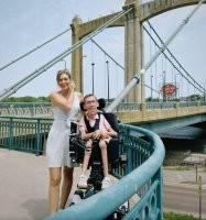 Или бабки, или извращенка.