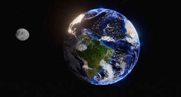 Всем известно, что Луна всегда повёрнута к Земле одной и той-же стороной. Внимание, вопрос: Откуда на этой стороне метеоритные кратеры?