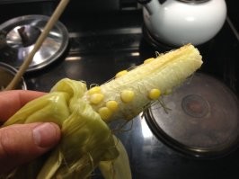 Еще одна со своим рассталась, потому что он кукурузу скоблил небрежно, инструмент не мыл ни до, ни после: