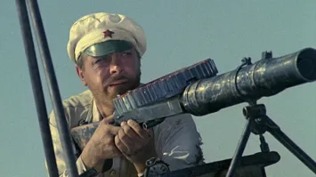 тупые, не понимают, что реквизит в кино это одно. а что там есть у военных это другое. есть на базе у киношников куча оружия второй мировой, и липили из него что получится. в США можно было просто купить оружие, у нас не было такого. есть много фильмов где переделывали, маскировали оружие.