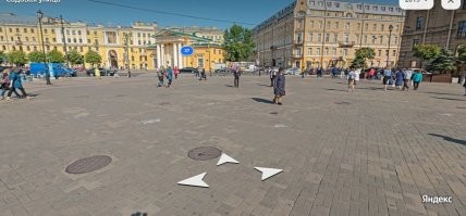 Автор идиот? ГДЕ там красивый выход из метро?? Да, собор великолепен, но где связь между тремя им заявленными точками? Выход из метро более чем обычен. Никакой красоты и тем более "атмосферности" там нет в принципе!  Просто поднимаешься по лестнице на улицу. Потом идёшь, поворачиваешься и смотришь на достопримечательность.  
 
На мой взгляд вот эти именно выходы из метро в Питере гораздо красивее и уж точно атмосфернее. Особенно на Сенной. Там просто огромный простор взгляду. И тут во всех трёх вариантах никуда выходить и поворачиваться не нужно-просто стоишь в дверях и смотришь на красоту. И соборов в Питере немало.