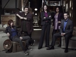 Мне сериал Обломки понравился, его после первого сезона закрыли, хотя идею можно было развивать долго. 
Ну и добавлю, приятный сериал Хранилище номер 13.