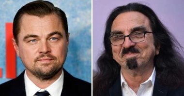 Джеки Чан еле сдерживается от смеха, как ловко он притворился отцом Ди Каприо