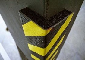 вот такая защита там явно не лишняя была бы и скорее всего жизнь ему сохранила бы. Они есть разные, потолще, потоньше, скруглённые...