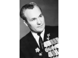 Поискал в сети. Выжил он в той войне и еще на японском фронте поучаствовал!