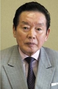 ...работая на нескольких работах и в свободное от работы время...(с)
Оксюморон...
P.S. "Когда я встречаю высокую, элегантную женщину, я спрашиваю её, хочет ли она провести нoчь со мнoй..."
Просто интересно. Сколько миллиардов попыток ему пришлось сделать с такой рожей...