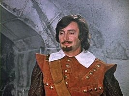 у нас тоже так могут, один камзол  на Смехове и на Караченцеве