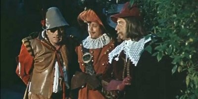 у нас тоже так могут, один камзол  на Смехове и на Караченцеве