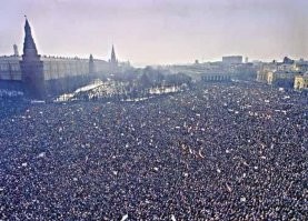 Время борьбы за идеалы демократии. На фотке митинг в поддержку Ельцина в Москве.
