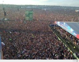 Рок над Волгой 2013. Посетило до 700 000 человек. Никогда не видел такого количества уличных сортиров! :)