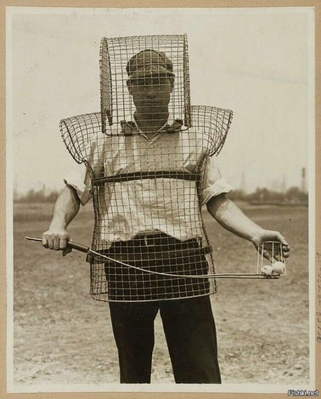 17. Сборщик мячей для гольфа, 1920 год

Судя по экипировке это скорее ловец, а не сборщик)