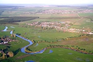 А меня поражает человеческая логика, понастроятся в поймах рек и удивляются потом, что иногда здесь вода, МЛЯТЬ! 
А пойма, в 5 - 10 км шириной (как у меня за огородом, например), как образовалась? 
Село на горе, одна улица внизу, с края поймы Цивиля.  Вода не доходит до домов. Но ОДИН РАЗ в 70-х, я помню точно, некоторые дома стояли по пол метра воды над полом. 
Да, мля, 50 лет вода не добиралась, и что, надо быстрее строиться? 
50 лет не было, на 51-й пришла! Пойма за тысячи лет как по-вашему возникла с резко выраженными границами? Какое то дитя великана "в песочек играло с совочком"?
И как, н-на, на это повлияет власть?