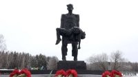 Всё это говно трансгуманистическое! 
Вот что такое памятник , вызывающий сильные чувства!!!