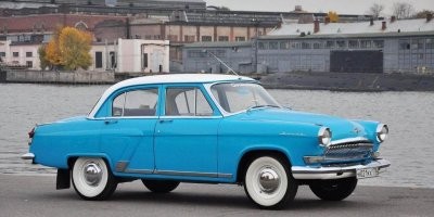 От волги здесь оптика, бампера, радиаторная решетка, часть крышки капота и часть передних крыльев.
Как минимум нужно было притащить еще выштамповку, которая на задних дверях.  Без неё получилось неузнаваемо.